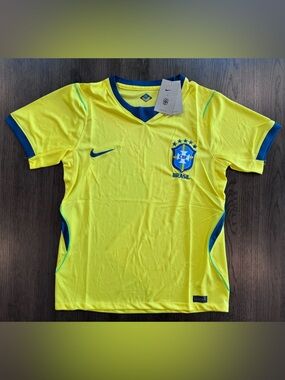 NEW WITH TAGS Nike Medium Yellow  Brazil Soccer Jersey with Crest
